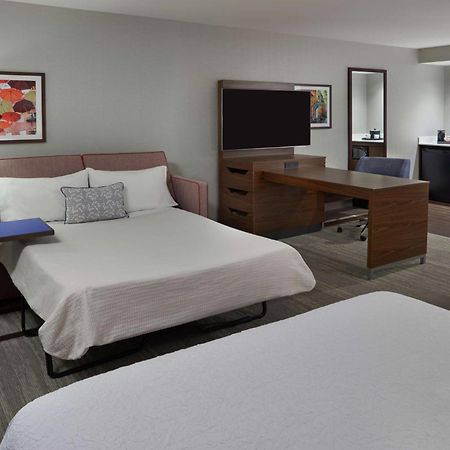 Hampton Inn & Suites Montreal-Dorval Exterior foto