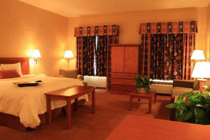 Hampton Inn & Suites Montreal-Dorval Zimmer foto